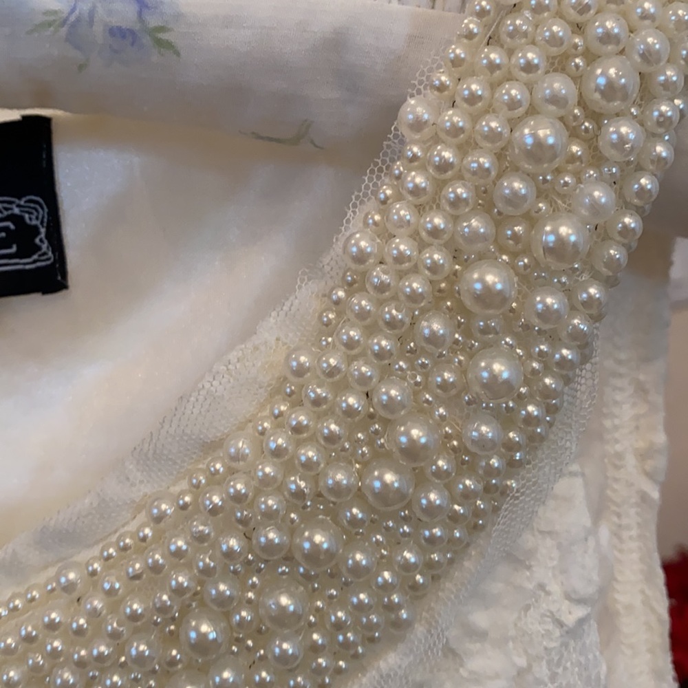 Beautiful pearl embellished white lace dress - Picture 4 of 7